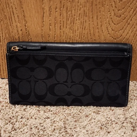 GUC Coach Wallet - Picture 3 of 8